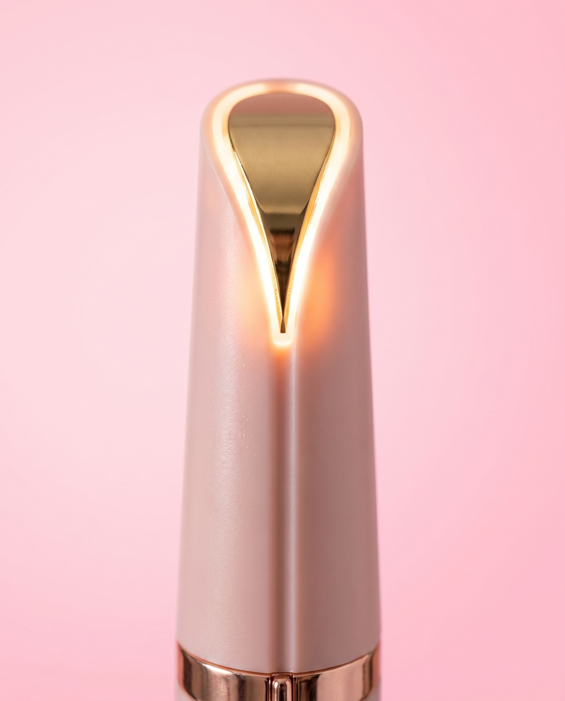 Wisp LED-lit gold-plated tip macro
